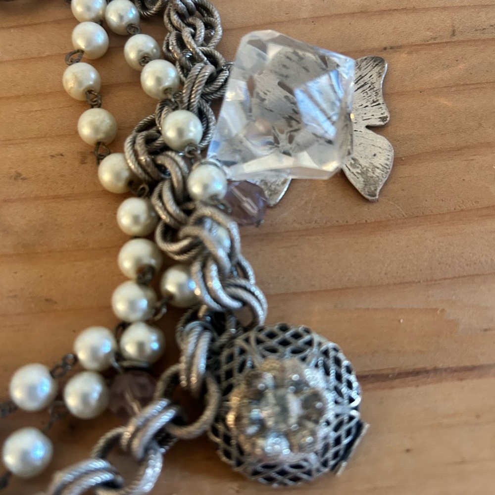 Lenora Dame Vintage Silver Tone Triple Layered Faux Pearl Locket Necklace 18" - Picture 4 of 8